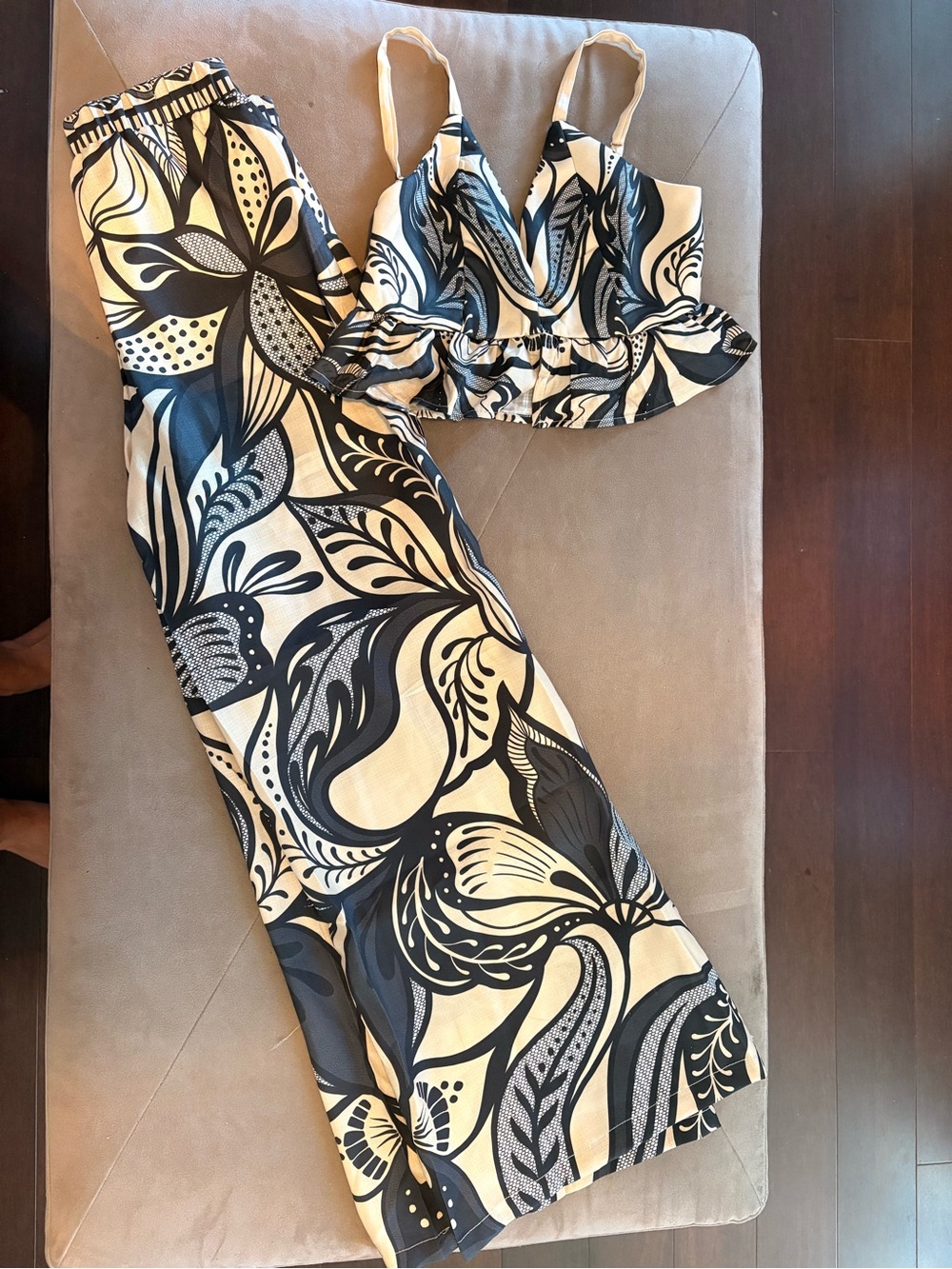 Shein Black Cream tropical set NWOT s/4